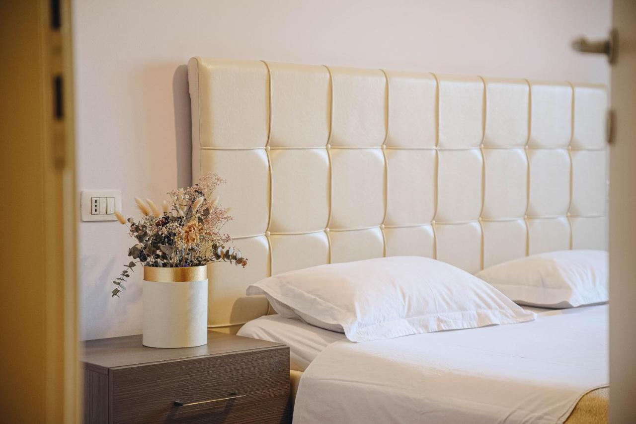 Cozy Rooftop Apartment - Your Home, Away From Home! Tirana Exterior foto