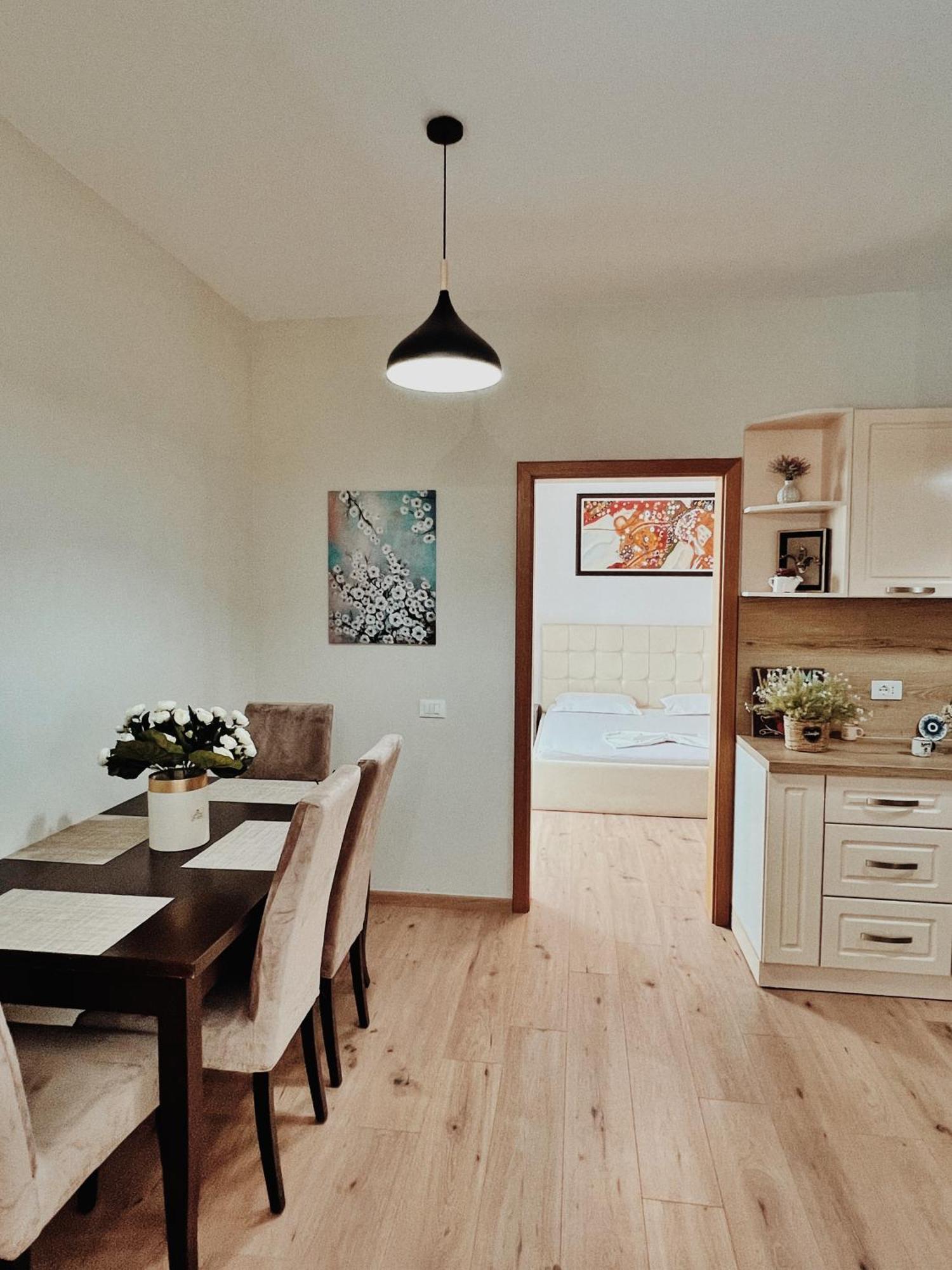 Cozy Rooftop Apartment - Your Home, Away From Home! Tirana Exterior foto