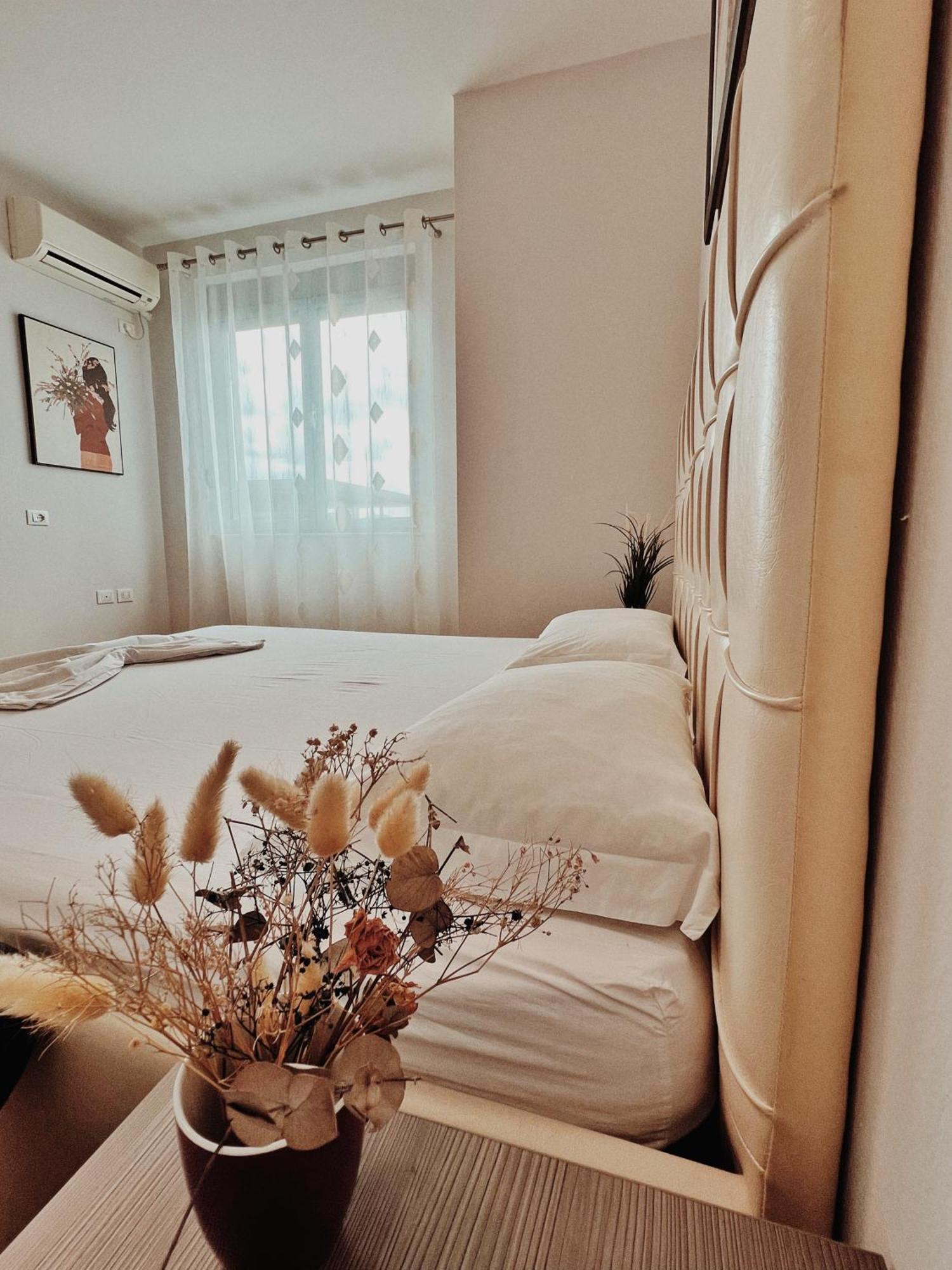Cozy Rooftop Apartment - Your Home, Away From Home! Tirana Exterior foto