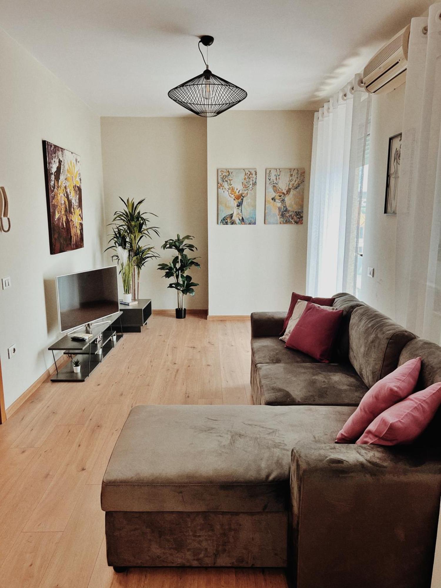 Cozy Rooftop Apartment - Your Home, Away From Home! Tirana Exterior foto